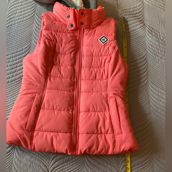 Hollister California hot pink hooded Sherpa lined puffer vest size medium. - Picture 8 of 10